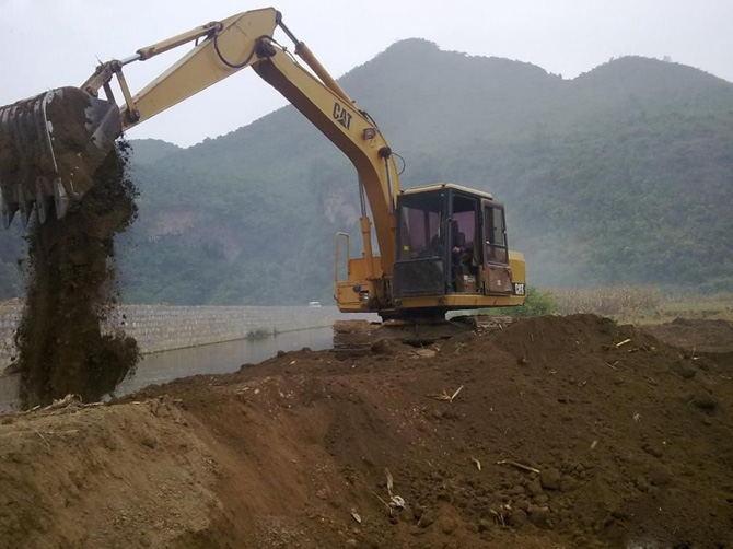 2002년 80.3 kw 0.5cbm 버킷 E120B 사용되 CAT 굴삭기 0